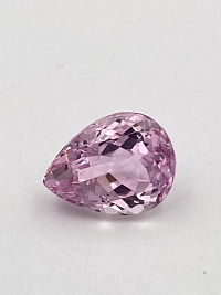 Кунцит груша 14,4х11,04мм 8,15ct